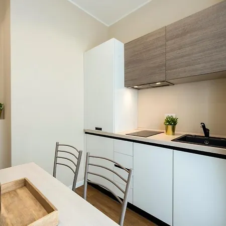 Duomo B - Quiet Two Bedrooms & Bathroom Apartament Mediolan