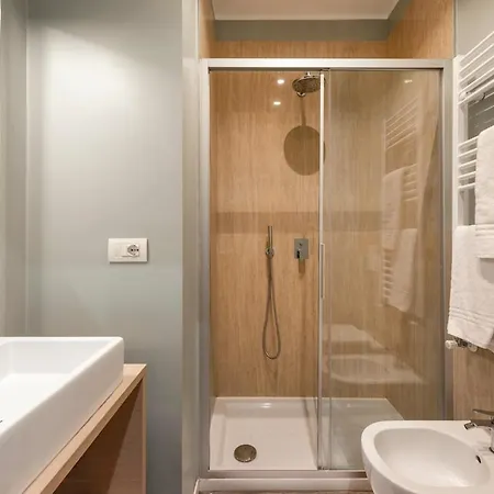 Duomo B - Quiet Two Bedrooms & Bathroom Apartament Mediolan